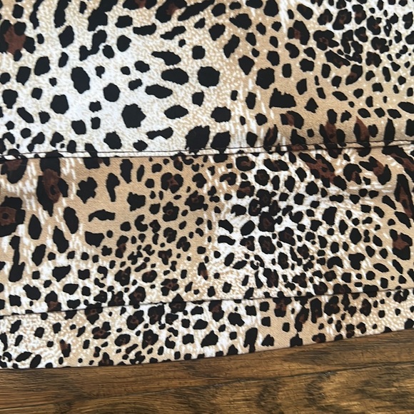 Chicos Leopard Print Draped Front Sleeveless Top Size 2 - Picture 4 of 7
